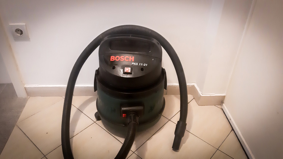 use wet and dry vacuum as a carpet extractor