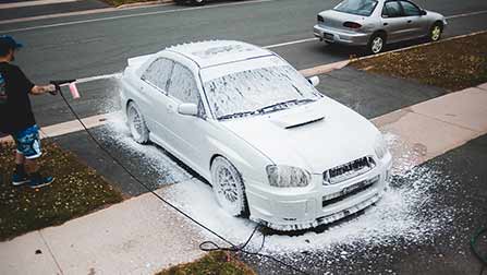 Why It’s Important To Pre-Wash Your Car With Snow Foam?