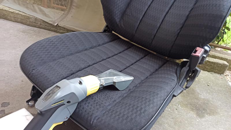 extracting car seats with extractor vacuum, karcher extractor, seat cleaning